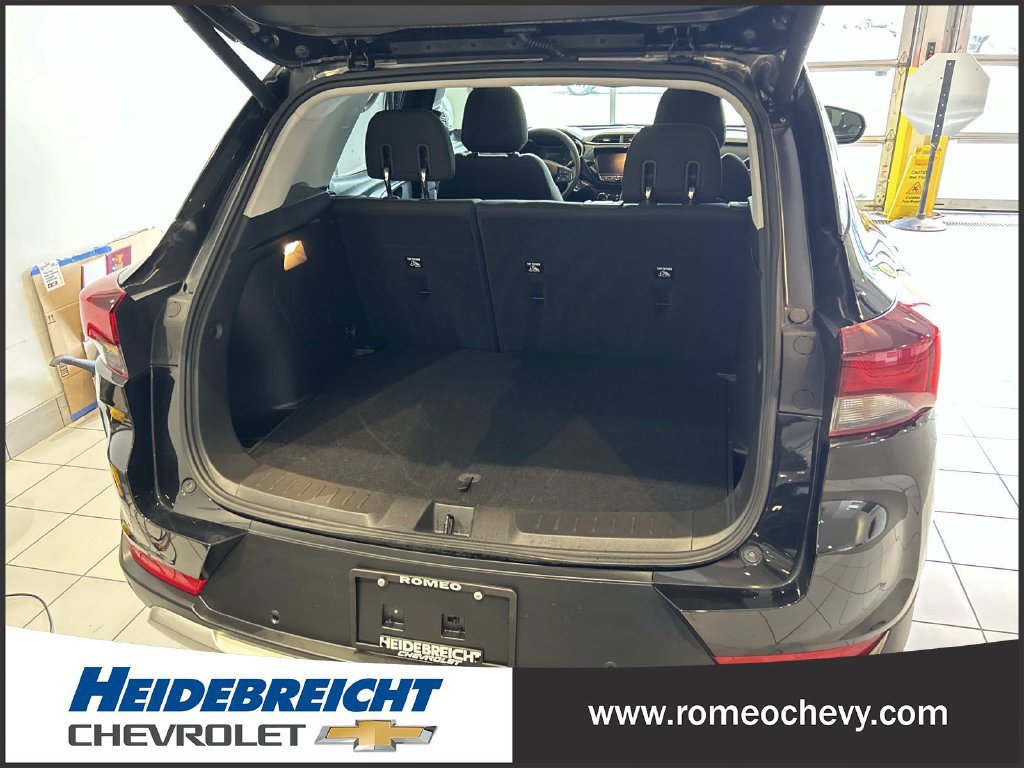 Used 2021 Chevrolet TrailBlazer LT w/ Sun and Liftgate Package FWD image 15