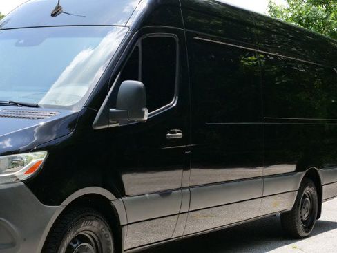 Used 2022 Mercedes-Benz Sprinter 2500 image 35