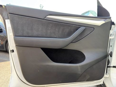 Used 2023 Tesla Model Y Long Range AWD/4WD image 18