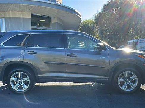 Used 2017 Toyota Highlander Limited image 5