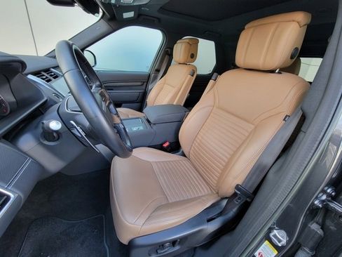 Used 2023 Land Rover Discovery Metropolitan Edition image 16