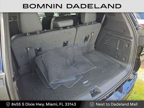 Used 2025 Buick Enclave Sport Touring image 9