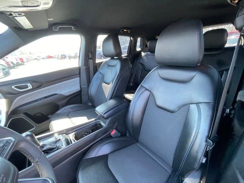 Used 2023 Jeep Compass Latitude image 17