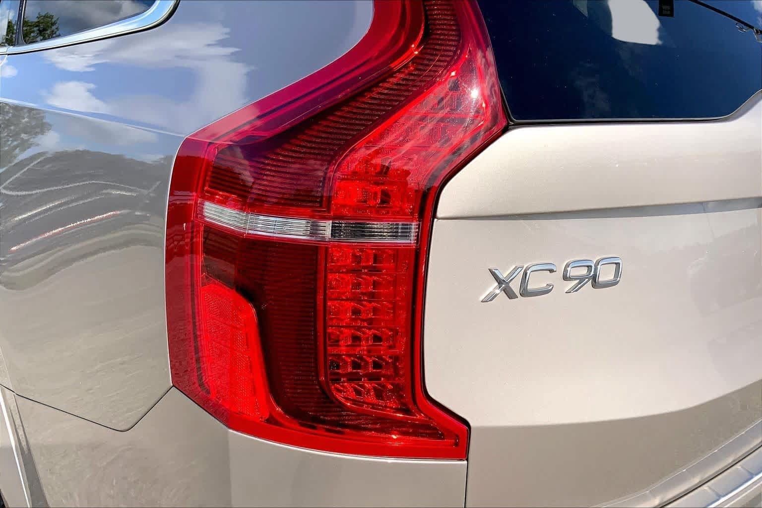Used 2025 Volvo XC90 B6 Plus w/ Protection Package Premier AWD/4WD image 28
