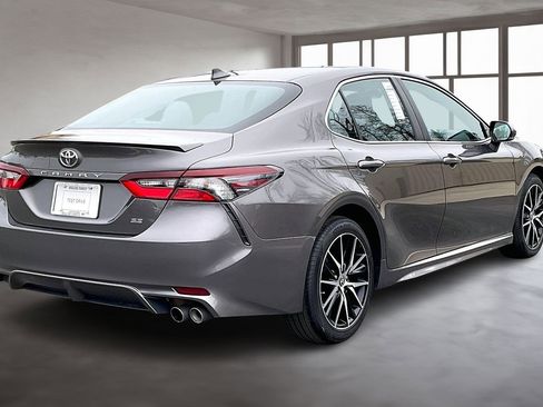 Used 2024 Toyota Camry SE image 6