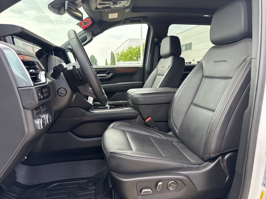 Used 2025 GMC Yukon XL Denali w/ Sun & Power Step Package AWD/4WD image 14