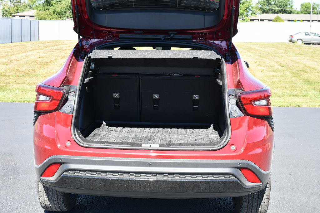Used 2025 Chevrolet Trax RS w/ Sunroof Package FWD image 27