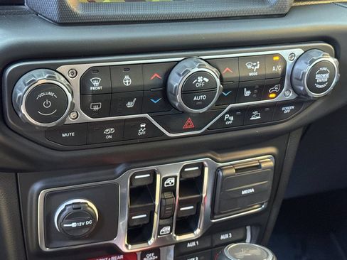 Used 2023 Jeep Wrangler Unlimited Rubicon 392 AWD/4WD image 20