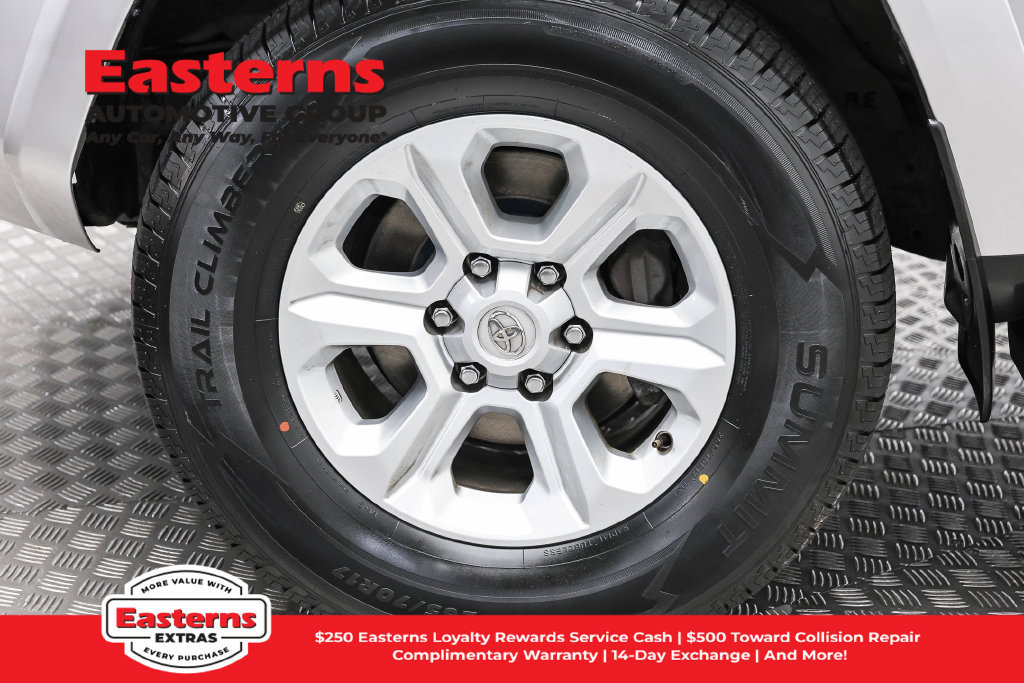 Used 2024 Toyota 4Runner SR5 AWD/4WD image 29