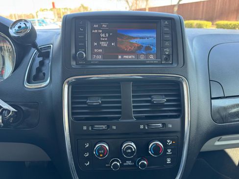 Used 2016 Dodge Grand Caravan SXT w/ Rear Park Assist Package image 20