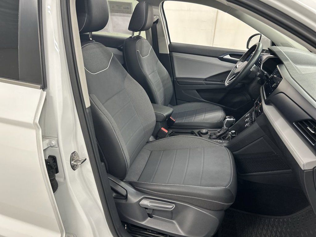 Certified 2024 Volkswagen Taos SE w/ Panoramic Sunroof Package AWD/4WD image 23