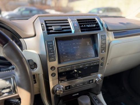 Used 2019 Lexus GX 460 Premium w/ Premium Package image 23