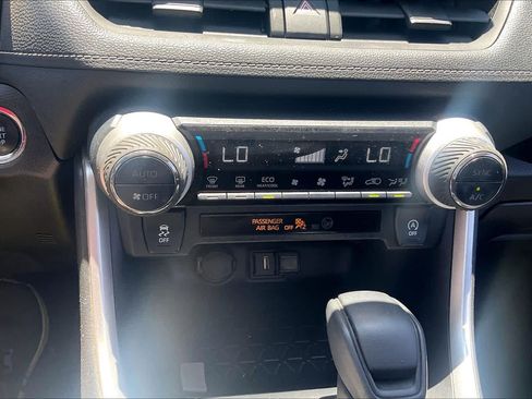 Used 2020 Toyota RAV4 XLE w/ Convenience Package FWD image 32