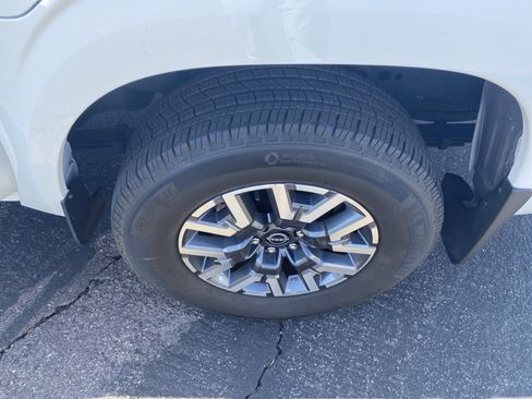 Used 2023 Nissan Frontier SV w/ SV Convenience Package image 19