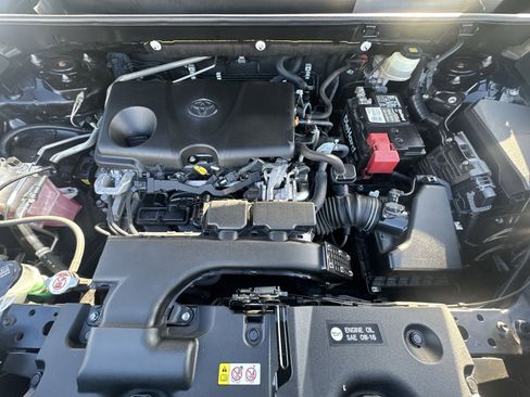 Used 2020 Toyota RAV4 LE image 18