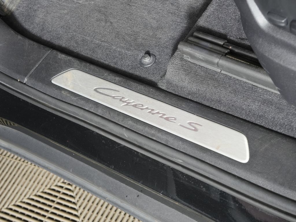 Certified 2024 Porsche Cayenne S AWD/4WD image 21