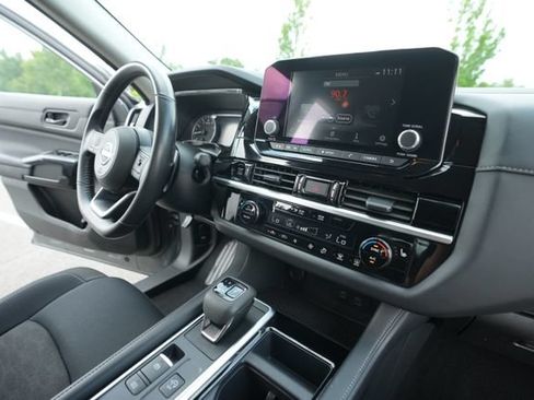 Used 2025 Nissan Pathfinder SV AWD/4WD image 37
