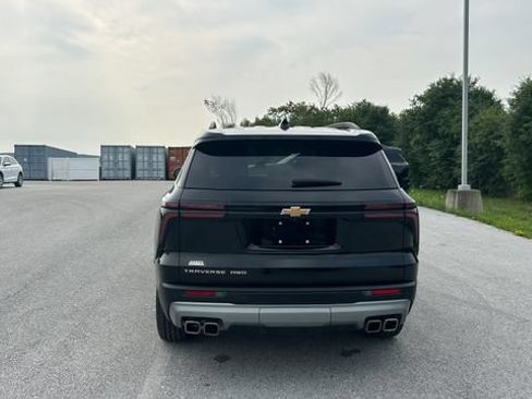 Used 2025 Chevrolet Traverse LT w/ Driver Confidence Package AWD/4WD image 4