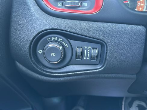 Used 2023 Jeep Renegade Trailhawk AWD/4WD image 28