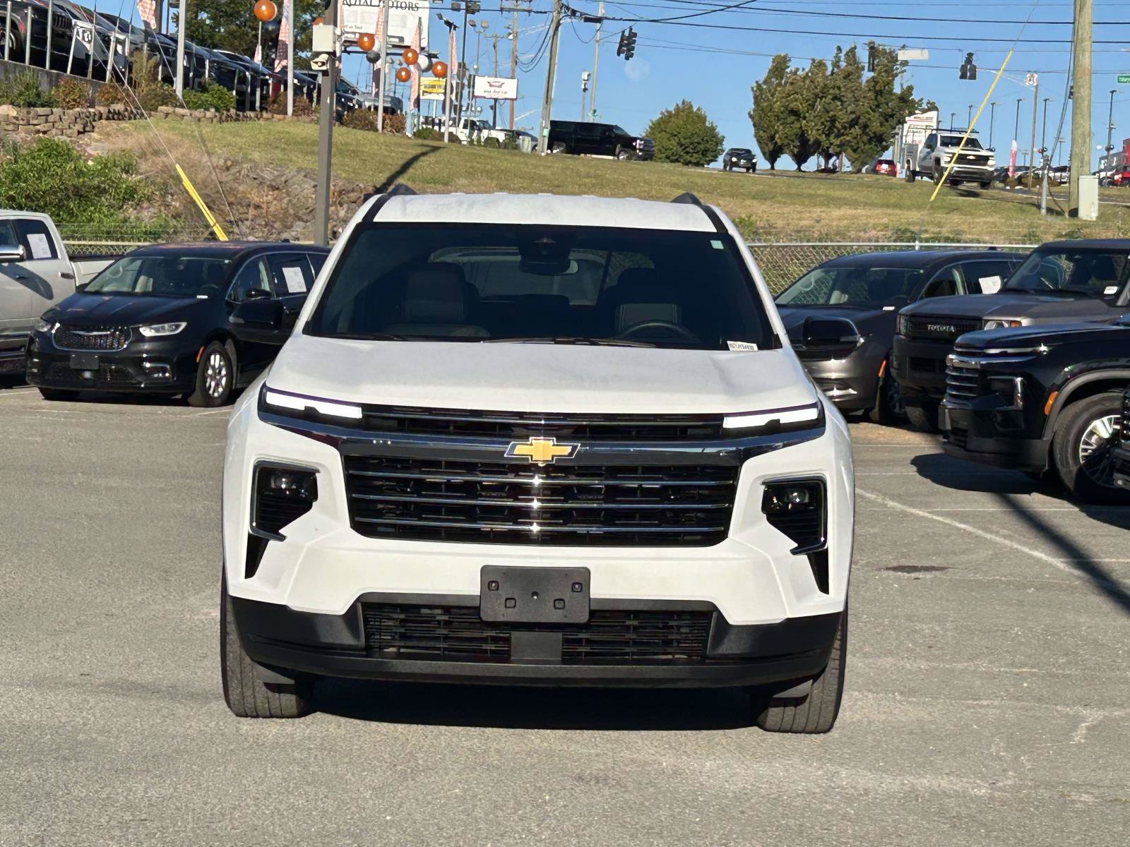 Used 2026 Chevrolet Traverse LT AWD/4WD image 2