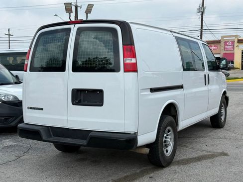 Used 2020 Chevrolet Express 2500 w/ Driver Convenience Package RWD image 4