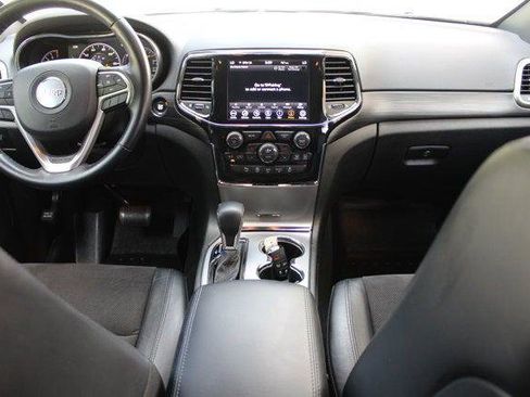 Certified 2022 Jeep Grand Cherokee Laredo X image 19