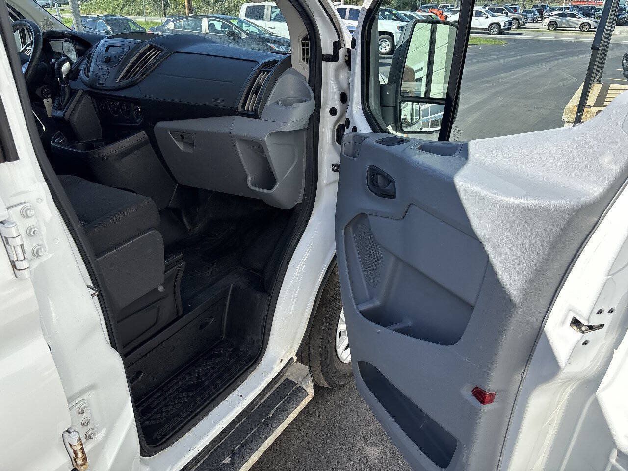 Used 2018 Ford Transit 250 130 Low Roof w/ Exterior Upgrade Package RWD image 17