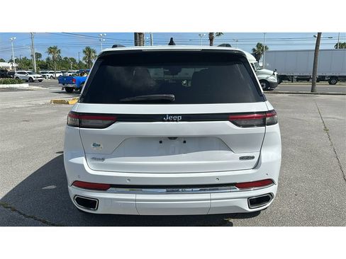 Used 2023 Jeep Grand Cherokee Overland AWD/4WD image 5