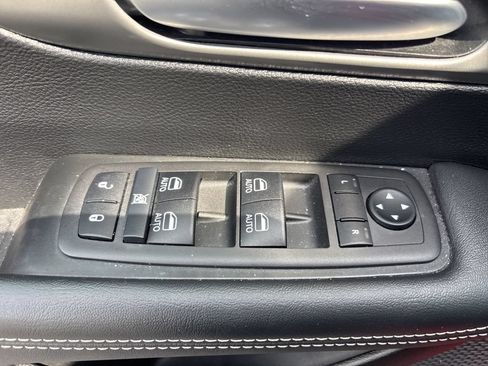 Used 2025 Chrysler Pacifica Select FWD image 15