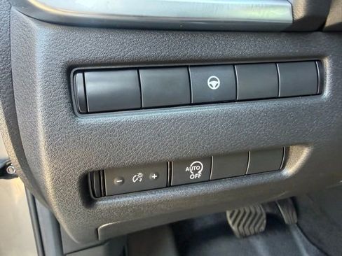 Used 2023 Nissan Rogue SV image 21