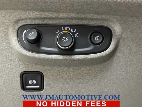 Used 2024 GMC Terrain SLT AWD/4WD image 33