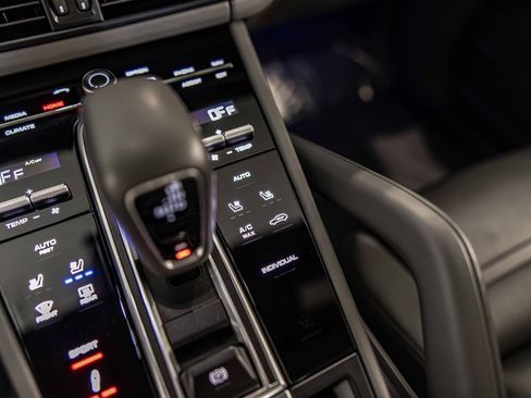 Used 2021 Porsche Cayenne GTS image 32