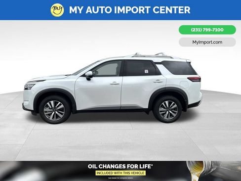 Used 2025 Nissan Pathfinder SL AWD/4WD image 4