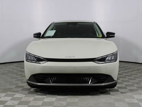 Used 2022 Kia EV6 Wind image 2