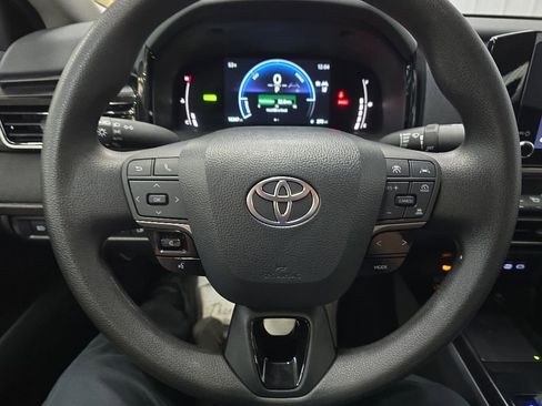 Used 2025 Toyota Camry LE FWD image 18