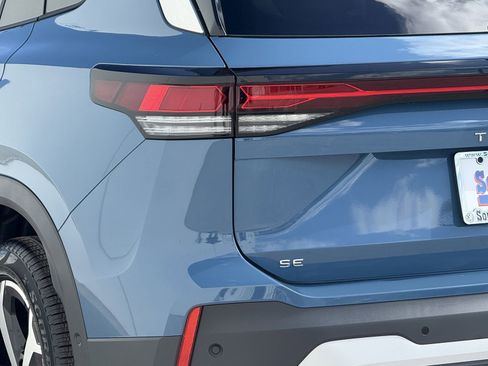 New 2026 Volkswagen Tiguan SE image 6