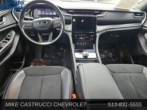 Used 2024 Jeep Grand Cherokee L Altitude AWD/4WD image 10