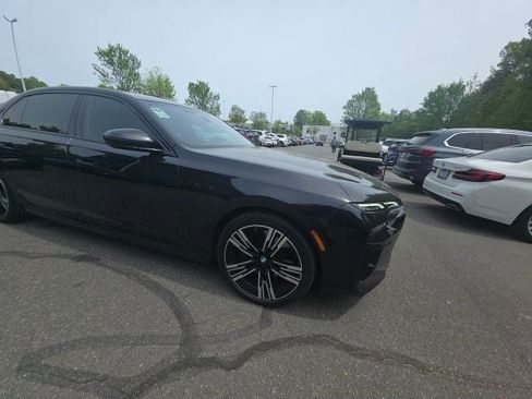Certified 2025 BMW 750e xDrive image 9