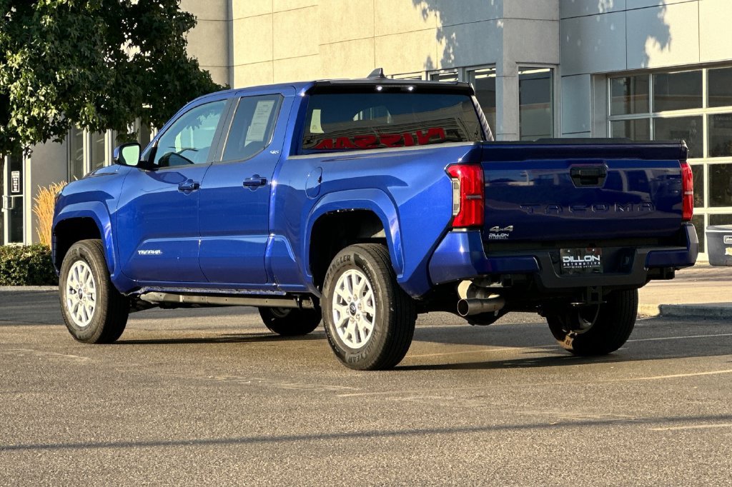 Used 2025 Toyota Tacoma SR5 AWD/4WD image 9