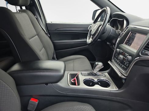 Used 2020 Jeep Grand Cherokee Laredo image 24