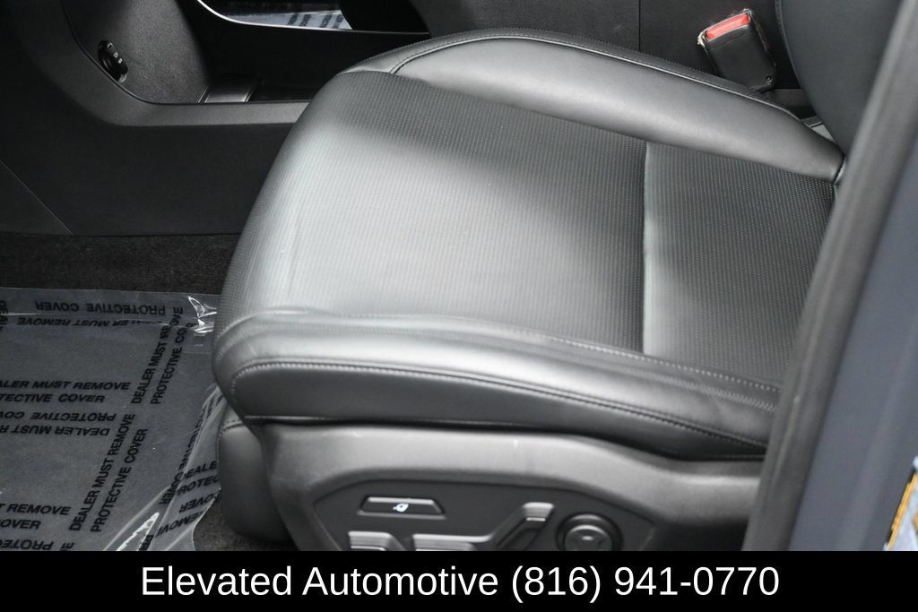 Used 2025 Hyundai Santa Fe Calligraphy AWD/4WD image 16