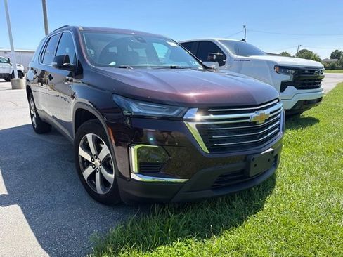 Used 2023 Chevrolet Traverse LT w/ LT Premium Package AWD/4WD image 1