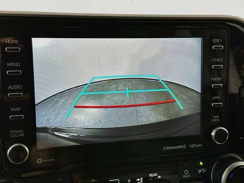 Used 2020 Toyota Highlander LE AWD/4WD image 19