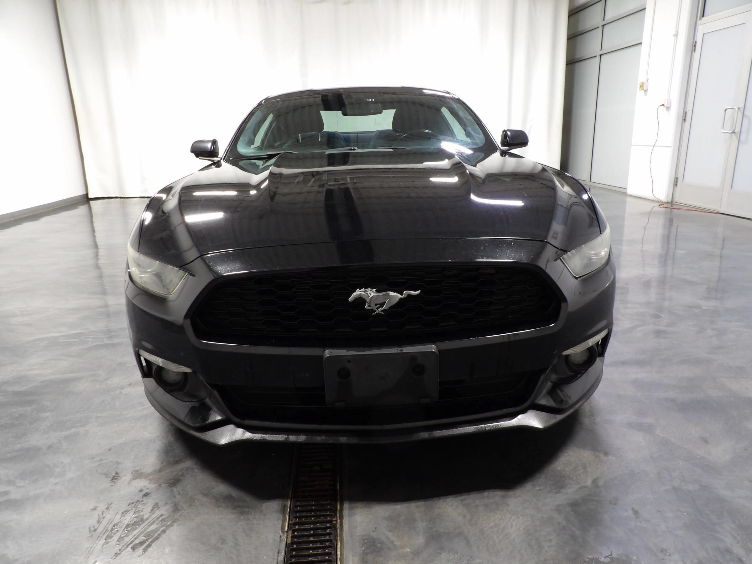Used 2015 Ford Mustang Coupe RWD image 2