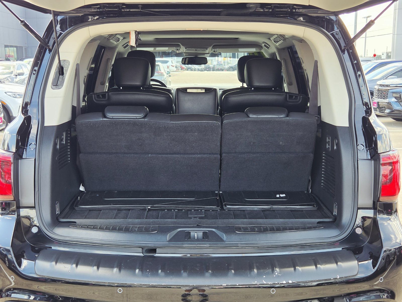 Used 2020 INFINITI QX80 Luxe w/ All-Season Package RWD image 17