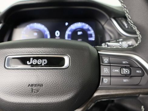 New 2025 Jeep Grand Cherokee Limited image 10