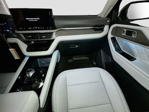New 2026 Ford Explorer Platinum w/ LUX Leather Package AWD/4WD image 28