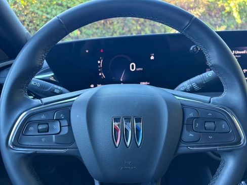 Used 2025 Buick Envista Sport Touring image 28