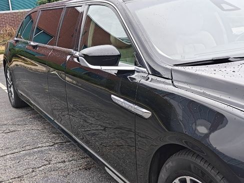 Used 2018 Lincoln Continental Select w/ Continental Climate Package image 11