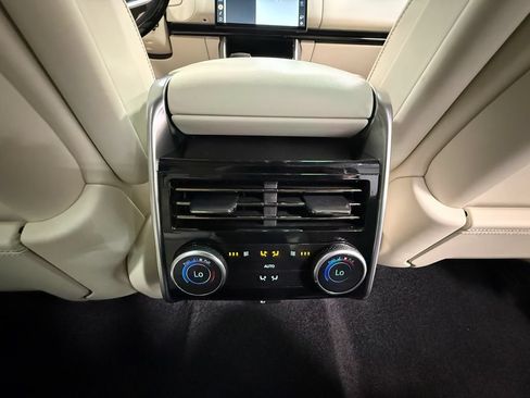 Used 2025 Land Rover Range Rover Long Wheelbase Autobiography AWD/4WD image 71